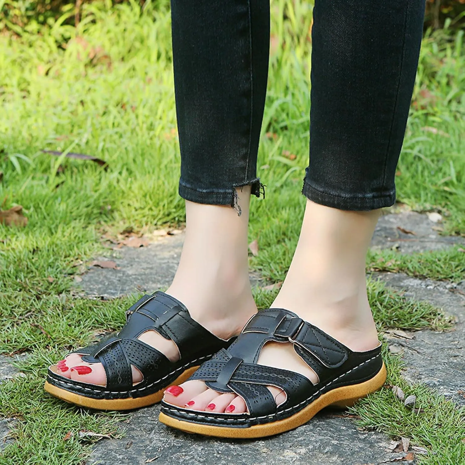 Womens Orthopedic Sandals with Arch Support Flip Flops 2025 Summer Hollow Out Casual Slip On Platform Slippers Comfy Low Wedge Cutout Summer Open-Toe Beach Walking Shoes