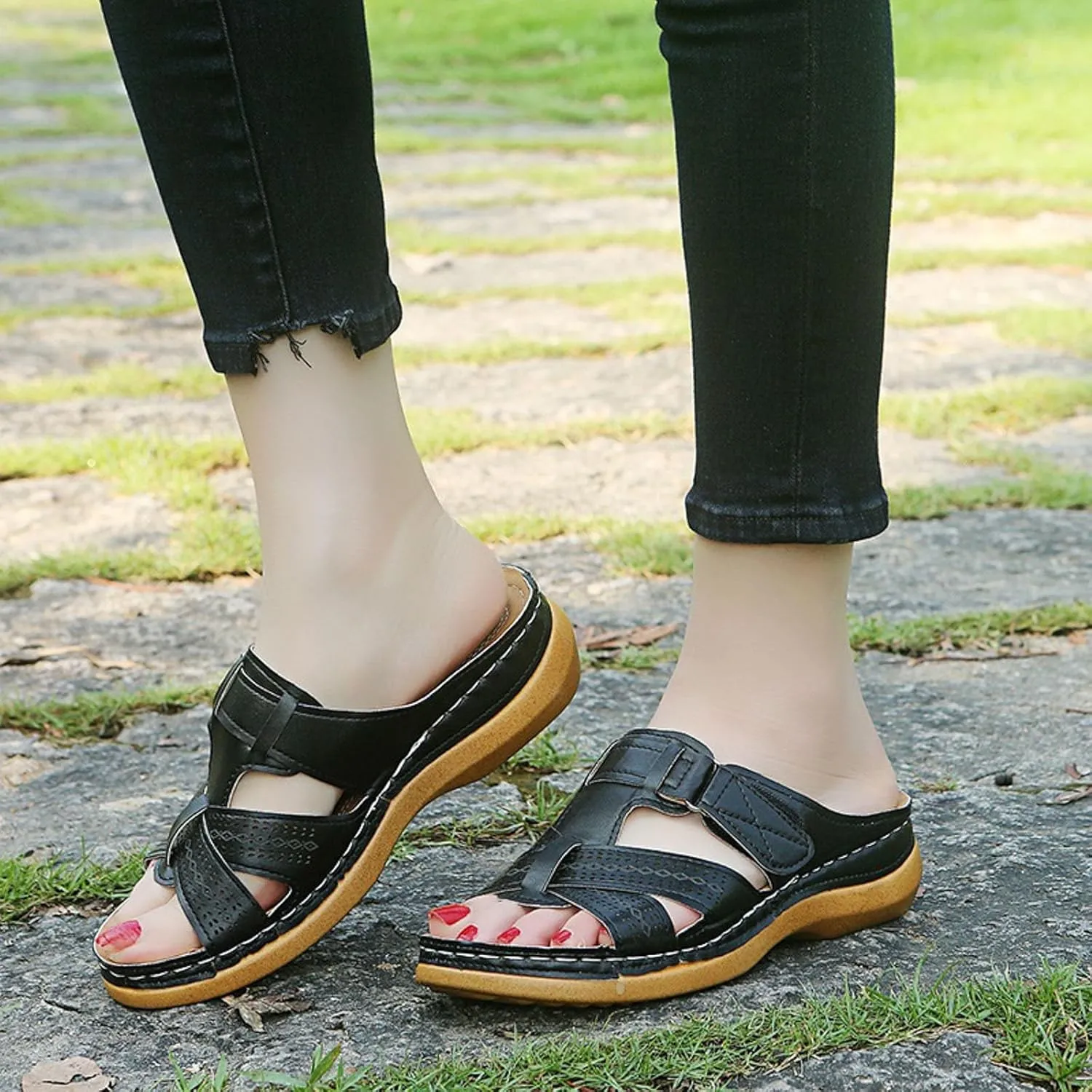 Womens Orthopedic Sandals with Arch Support Flip Flops 2025 Summer Hollow Out Casual Slip On Platform Slippers Comfy Low Wedge Cutout Summer Open-Toe Beach Walking Shoes